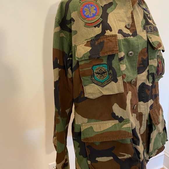 US Air Force Camouflage Mens Jacket w Patches / Woodland Camo / Size Medium - Picture 5 of 16